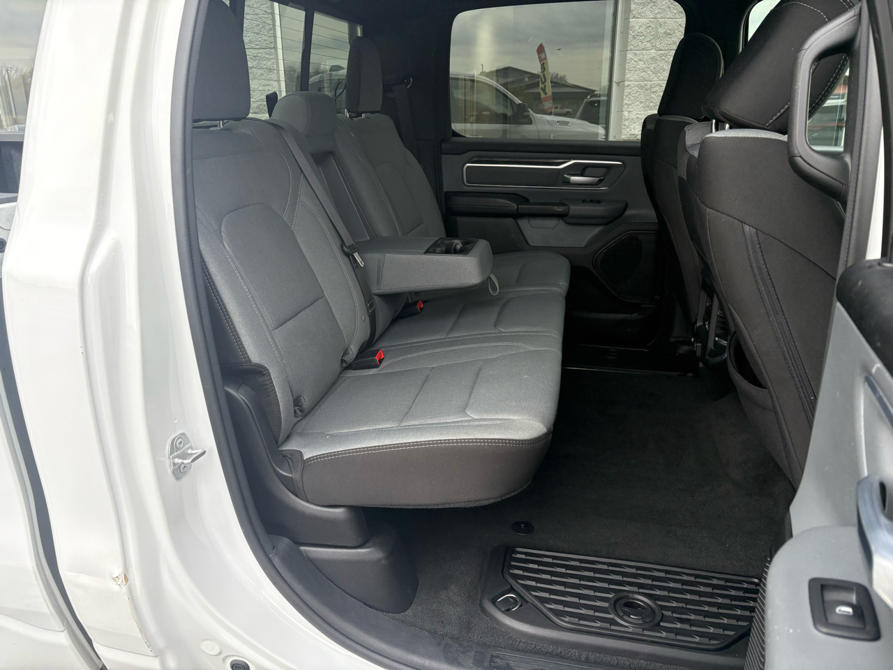 RAM 1500 Big Horn 4x4 Crew Cab 5'7" Box 2022 RAM 1500 Big Horn 4x4 Crew Cab 5'7" Box 2022