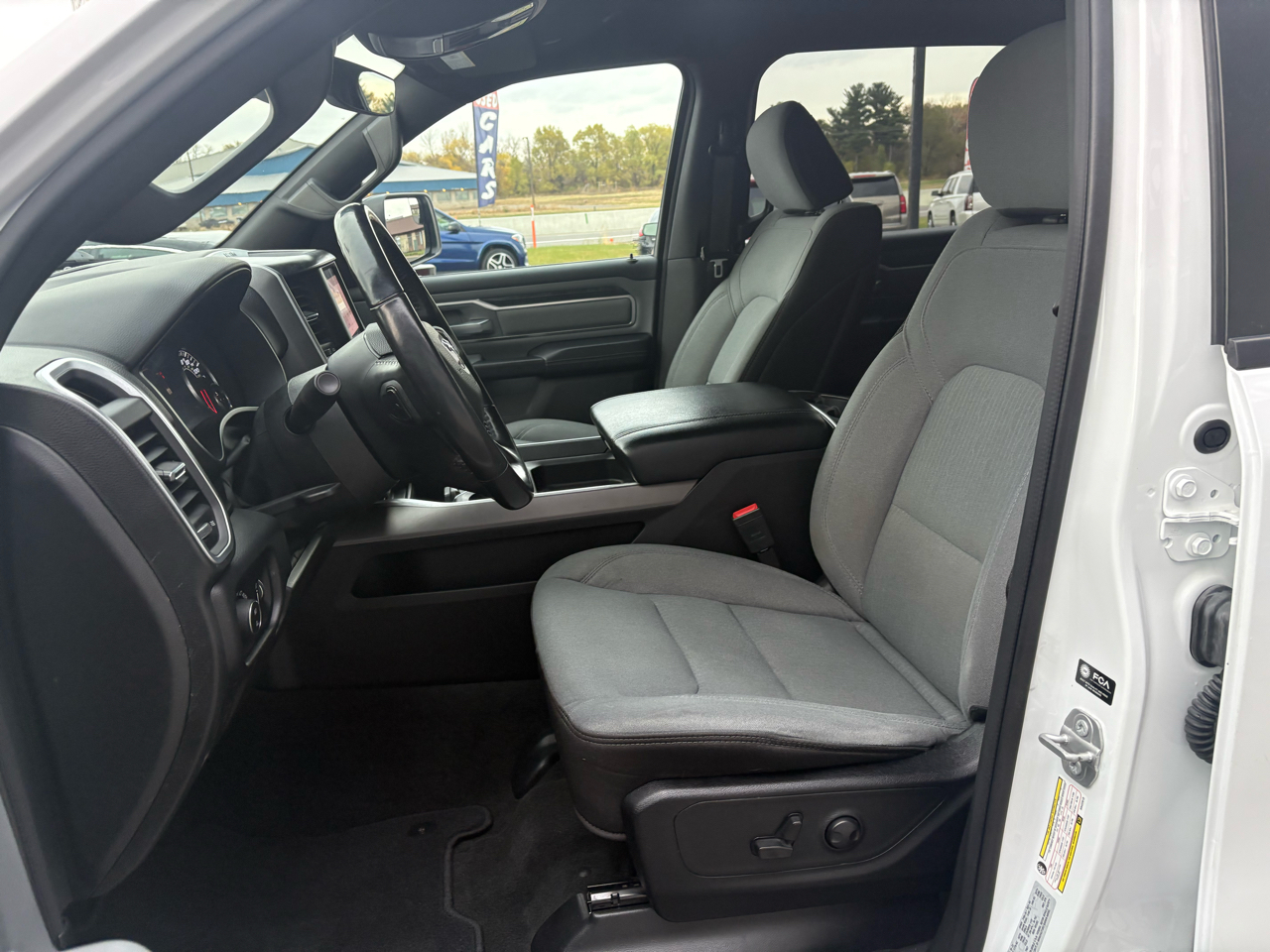 RAM 1500 Big Horn 4x4 Crew Cab 5'7" Box 2022 RAM 1500 Big Horn 4x4 Crew Cab 5'7" Box 2022