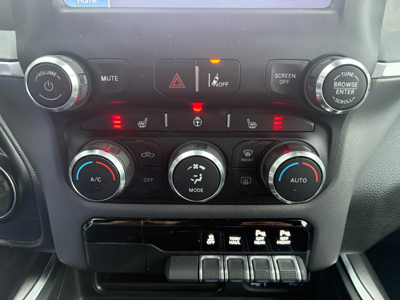 RAM 1500 Big Horn 4x4 Crew Cab 5'7" Box 2022 RAM 1500 Big Horn 4x4 Crew Cab 5'7" Box 2022