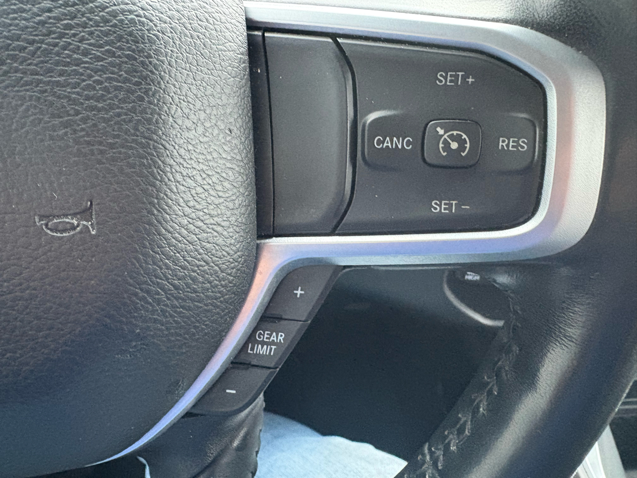 RAM 1500 Big Horn 4x4 Crew Cab 5'7" Box 2022 RAM 1500 Big Horn 4x4 Crew Cab 5'7" Box 2022