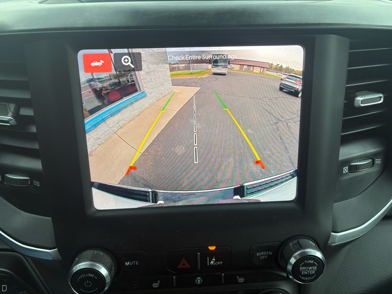 RAM 1500 Big Horn 4x4 Crew Cab 5'7" Box 2022 RAM 1500 Big Horn 4x4 Crew Cab 5'7" Box 2022