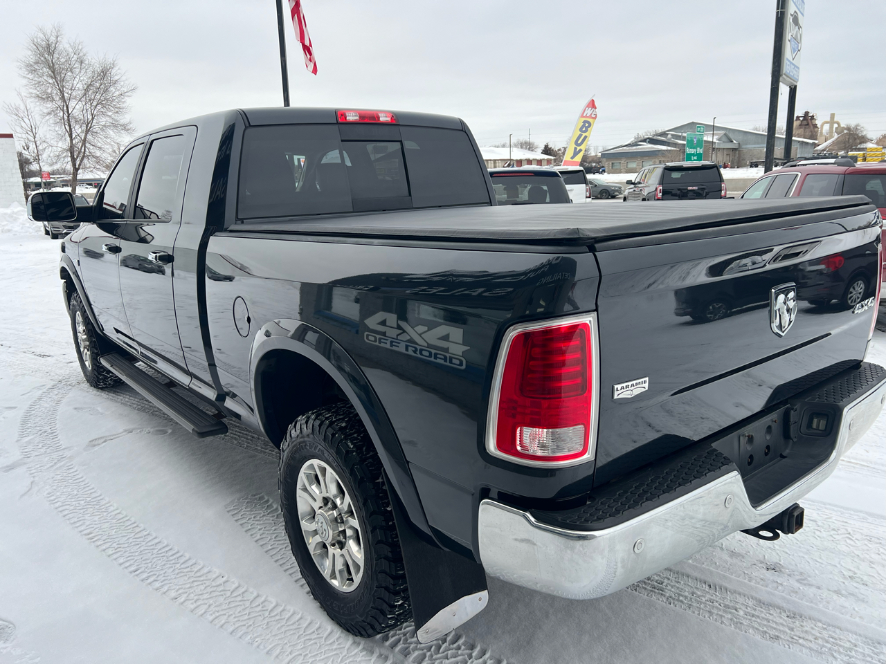 RAM 2500 Laramie 4x4 Mega Cab 6'4" Box 2017