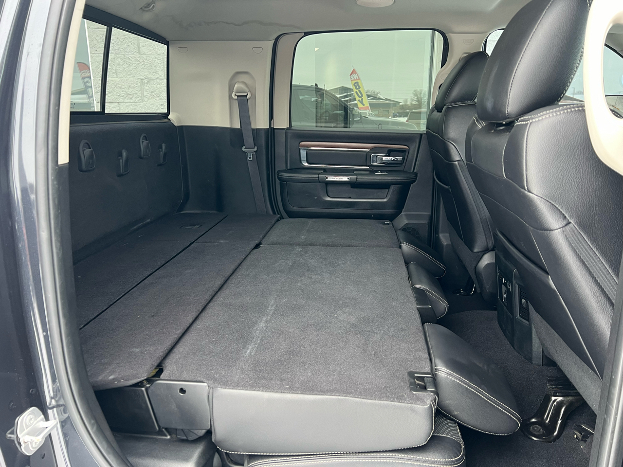 RAM 2500 Laramie 4x4 Mega Cab 6'4" Box 2017