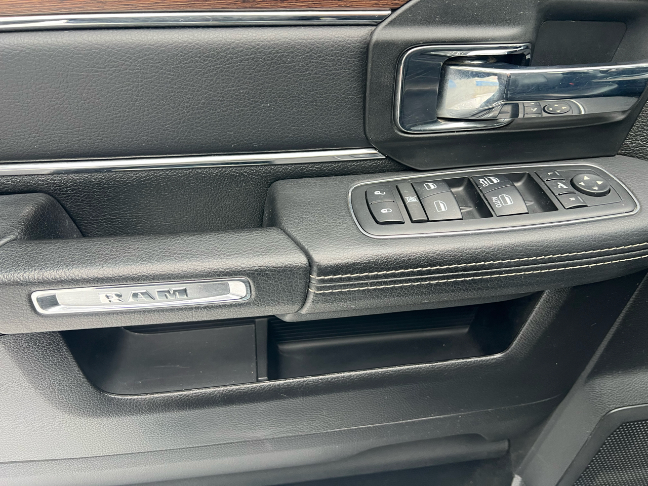 RAM 2500 Laramie 4x4 Mega Cab 6'4" Box 2017