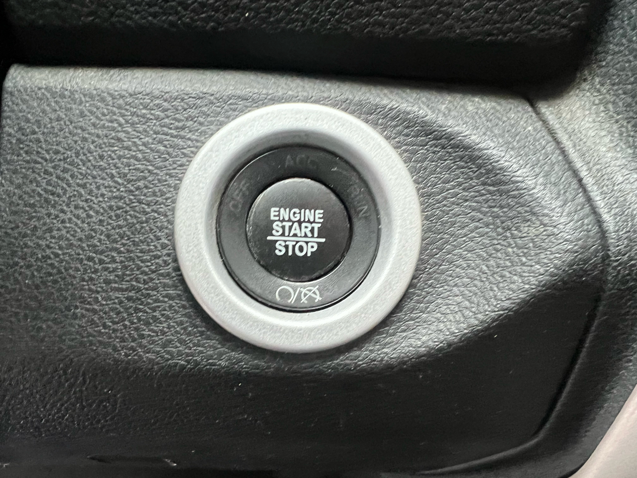 RAM 2500 Laramie 4x4 Mega Cab 6'4" Box 2017