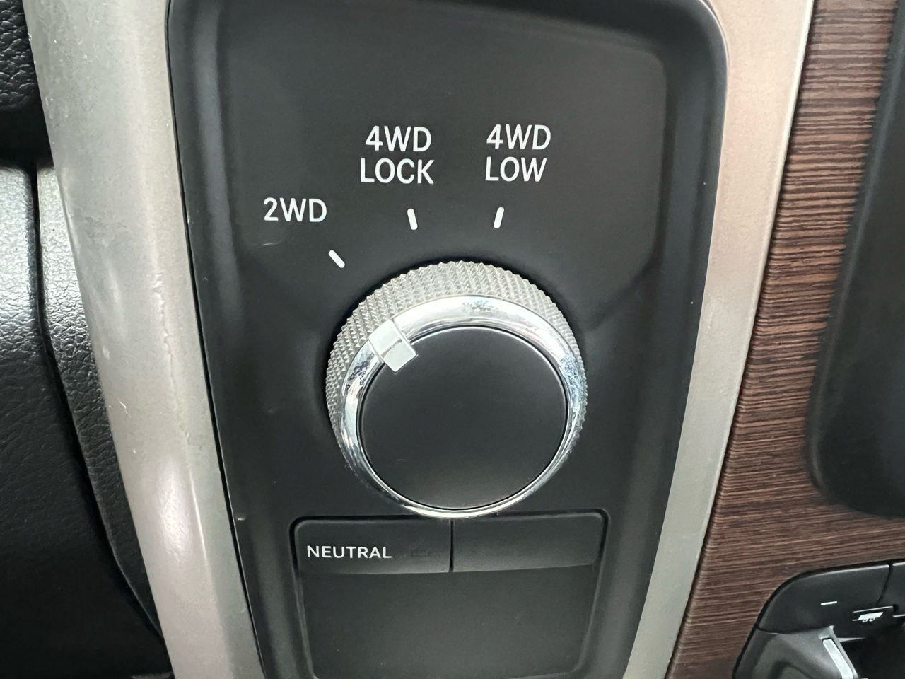 RAM 2500 Laramie 4x4 Mega Cab 6'4" Box 2017