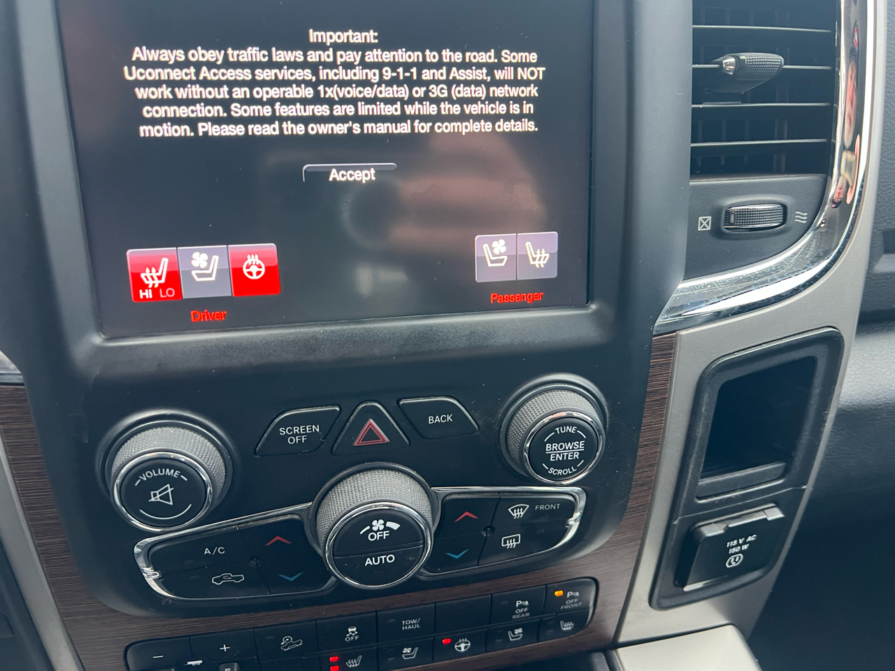 RAM 2500 Laramie 4x4 Mega Cab 6'4" Box 2017