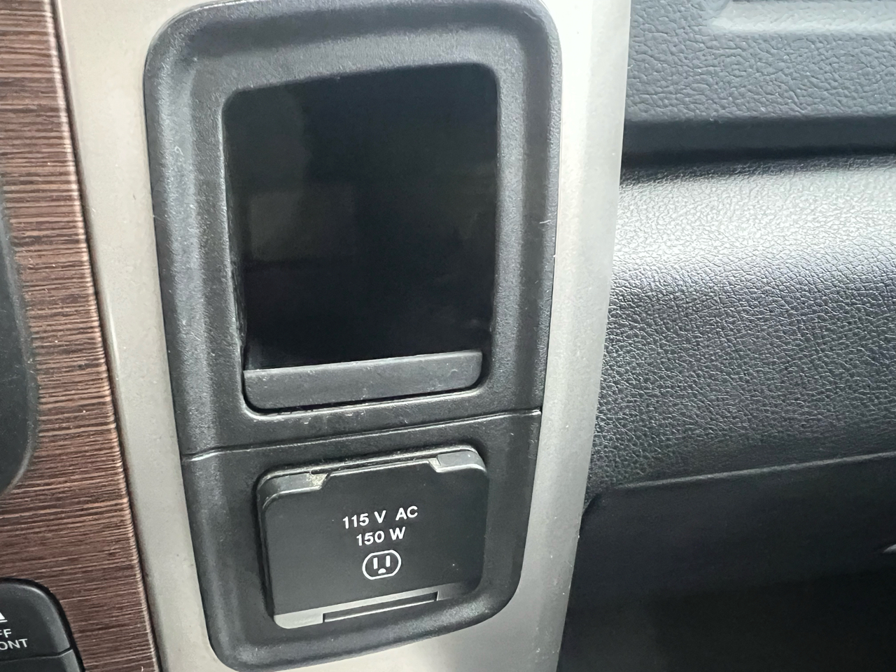 RAM 2500 Laramie 4x4 Mega Cab 6'4" Box 2017