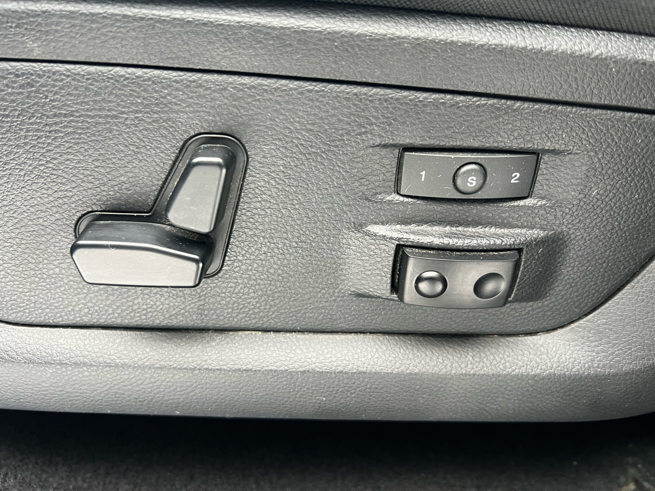 RAM 2500 Laramie 4x4 Mega Cab 6'4" Box 2017