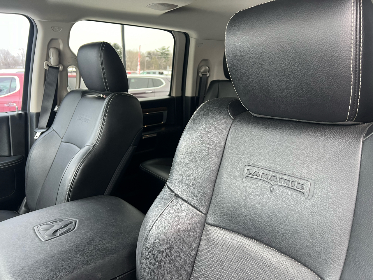 RAM 2500 Laramie 4x4 Mega Cab 6'4" Box 2017