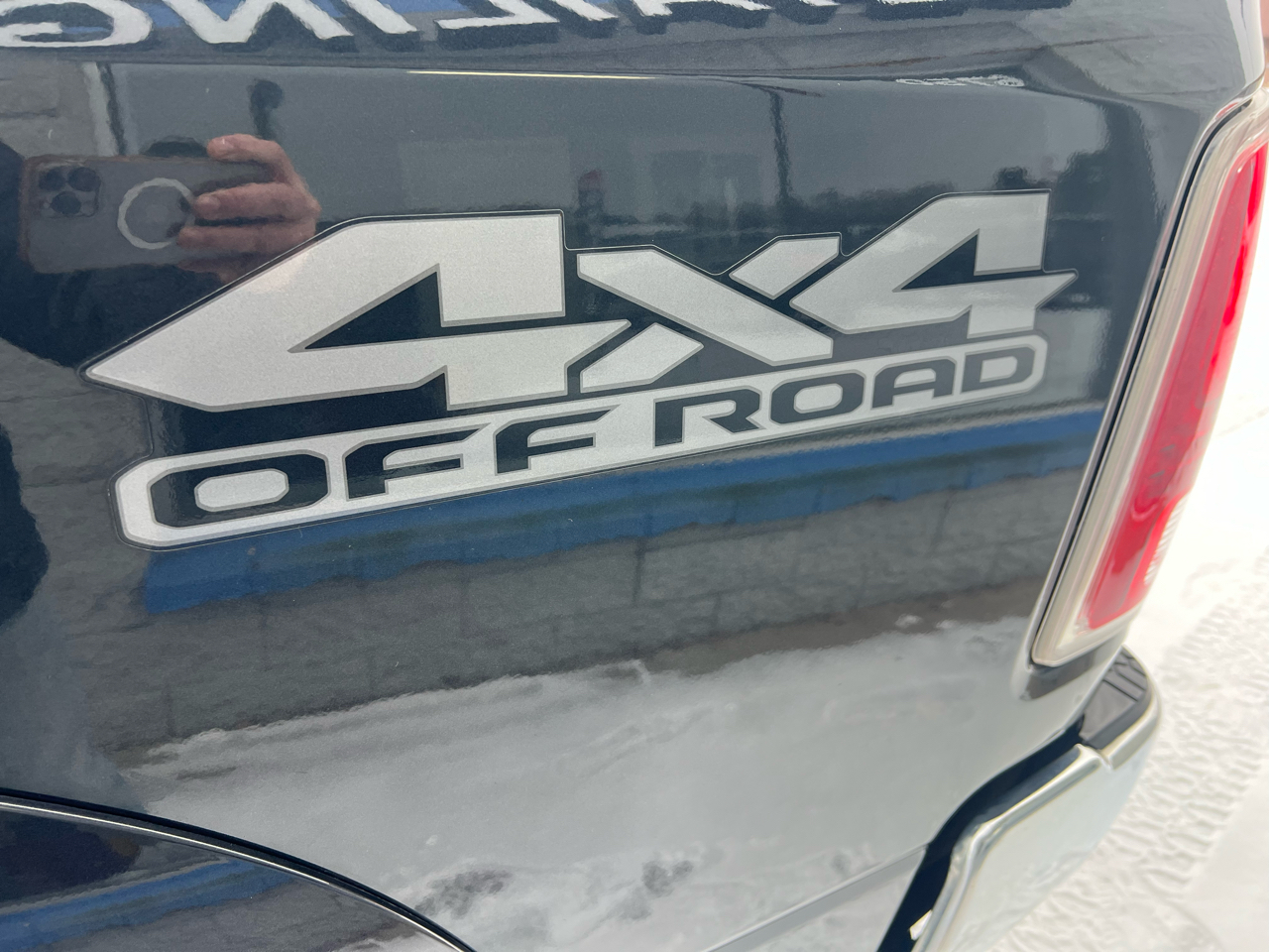 RAM 2500 Laramie 4x4 Mega Cab 6'4" Box 2017