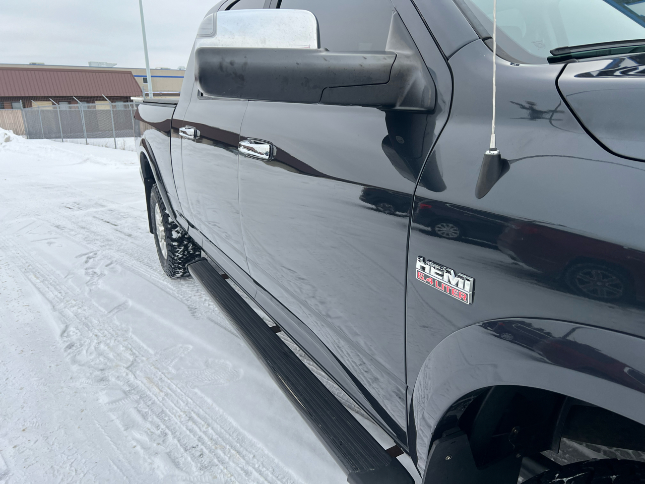 RAM 2500 Laramie 4x4 Mega Cab 6'4" Box 2017