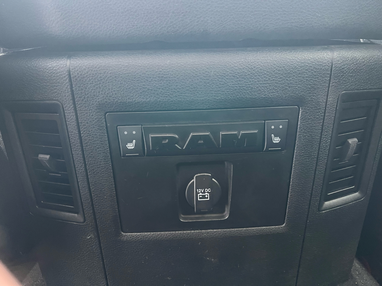 RAM 2500 Laramie 4x4 Mega Cab 6'4" Box 2017