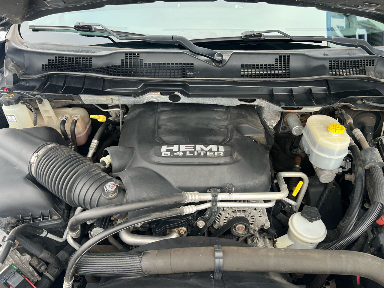 RAM 2500 Laramie 4x4 Mega Cab 6'4" Box 2017