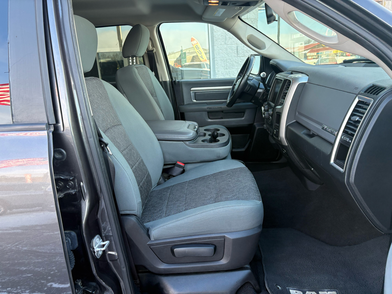 RAM 2500 4WD Mega Cab 160.5" Big Horn 2016