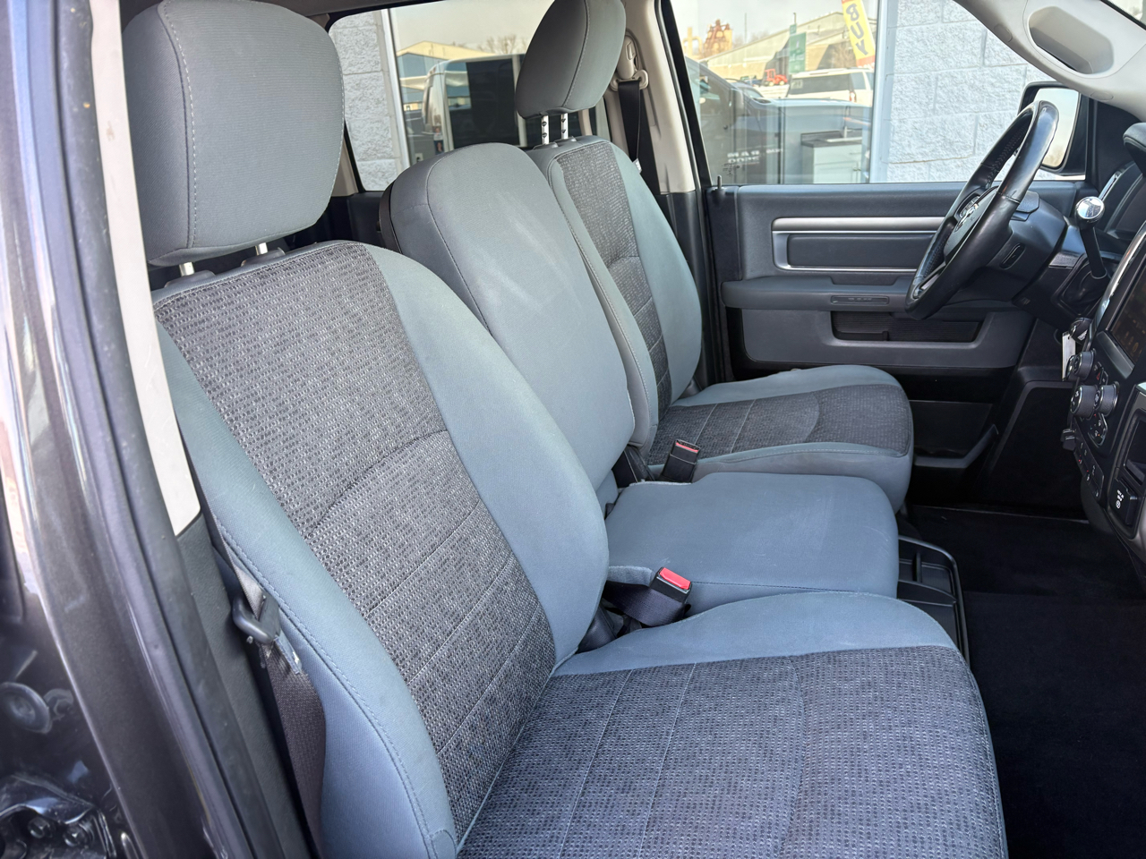 RAM 2500 4WD Mega Cab 160.5" Big Horn 2016