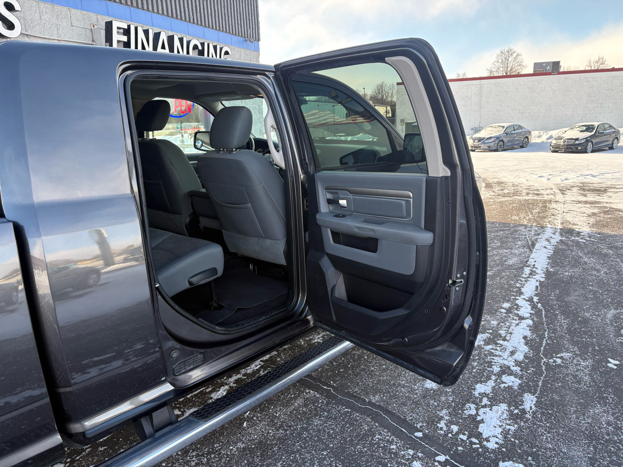 RAM 2500 4WD Mega Cab 160.5" Big Horn 2016