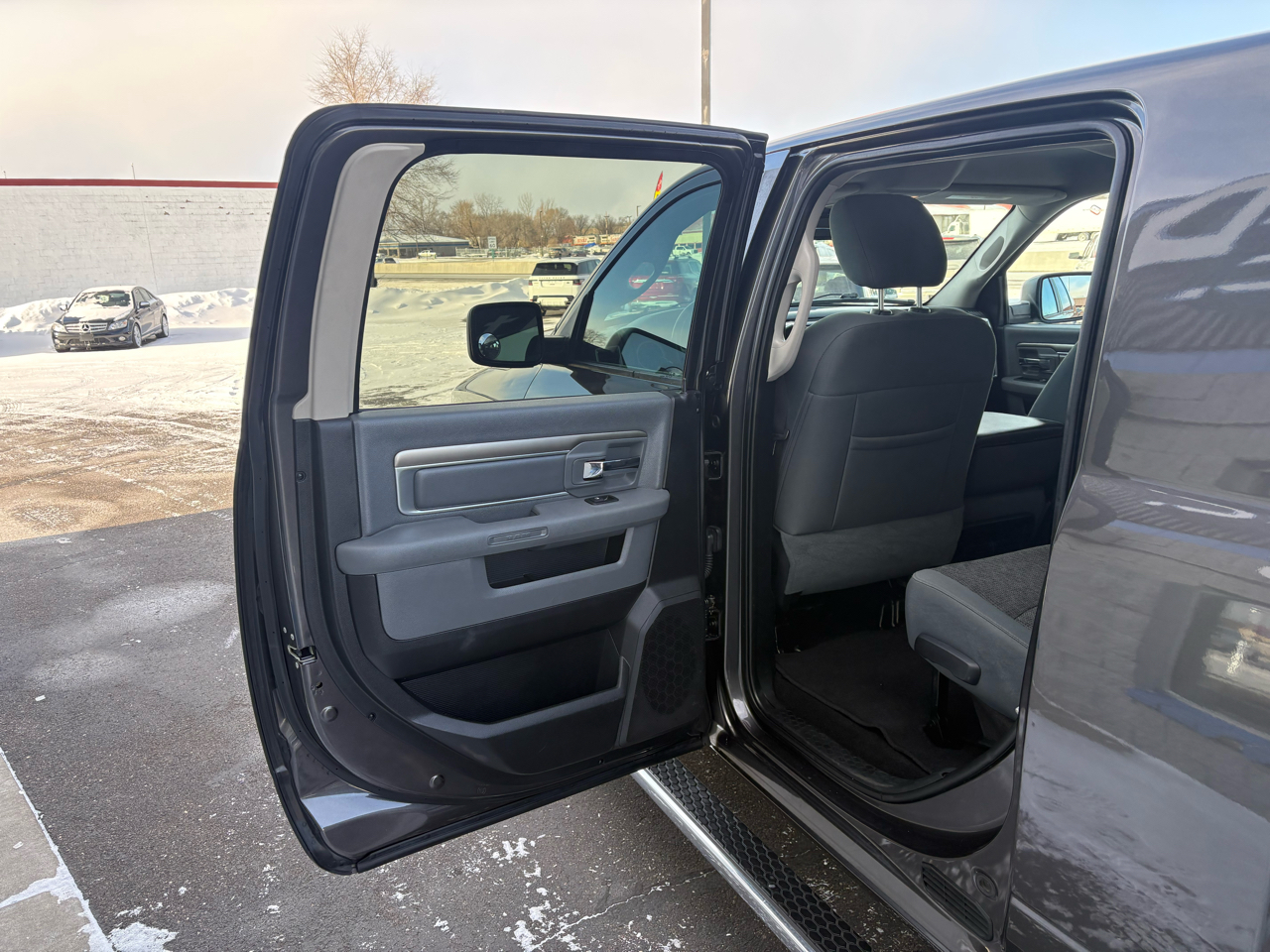 RAM 2500 4WD Mega Cab 160.5" Big Horn 2016