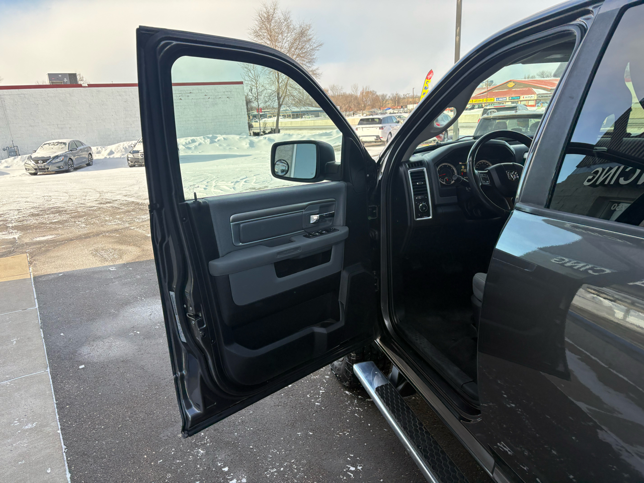 RAM 2500 4WD Mega Cab 160.5" Big Horn 2016