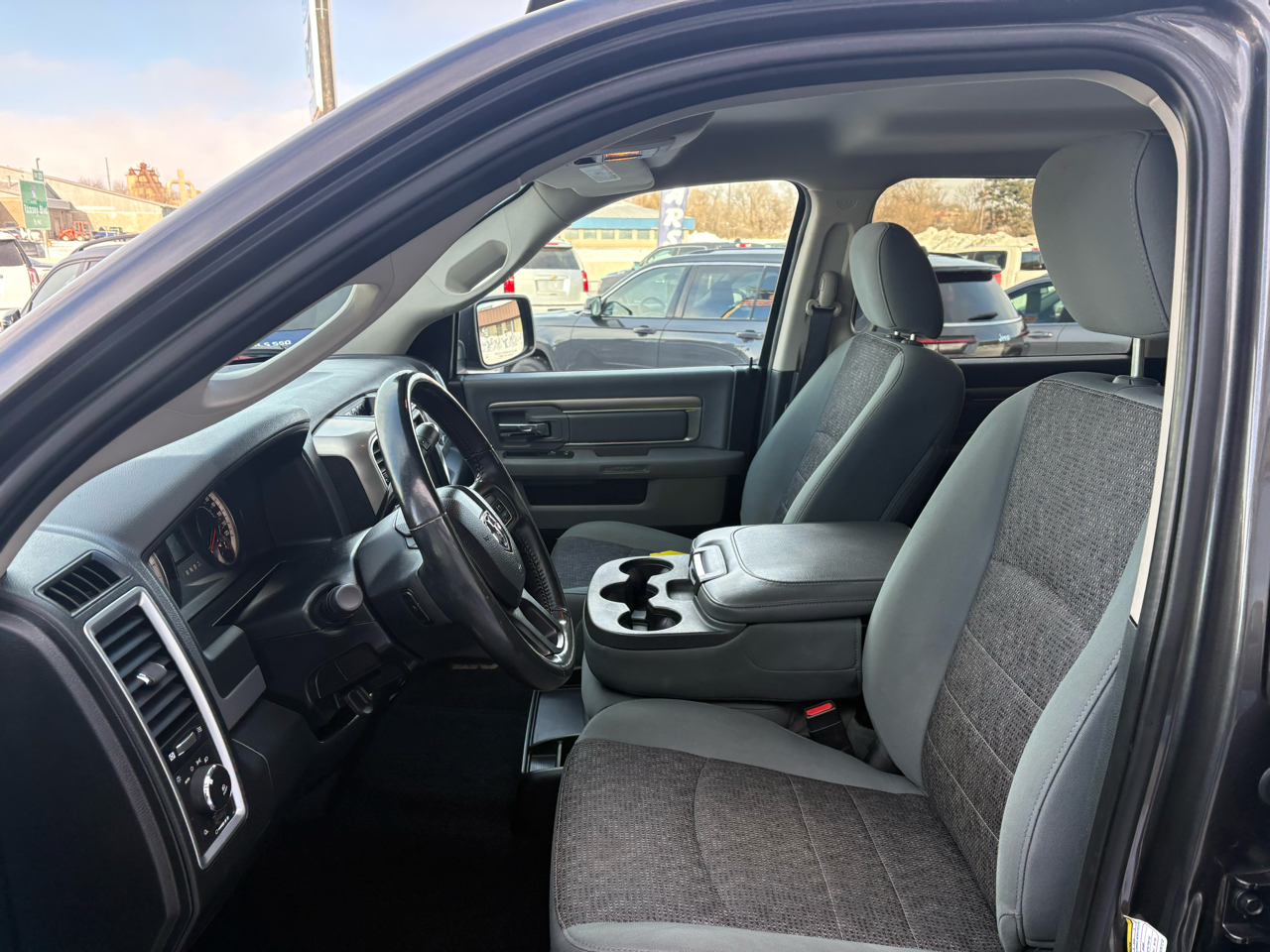 RAM 2500 4WD Mega Cab 160.5" Big Horn 2016