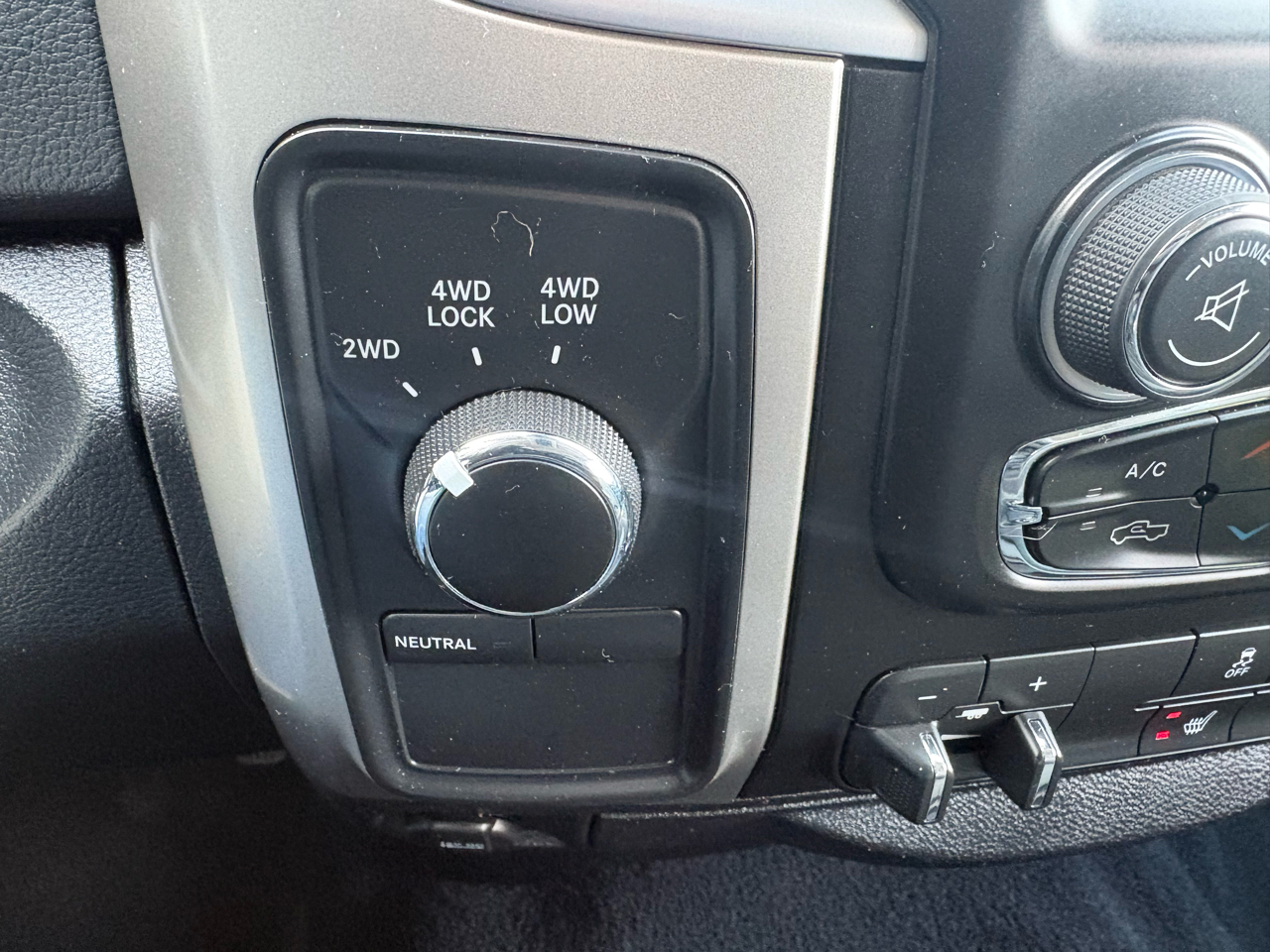 RAM 2500 4WD Mega Cab 160.5" Big Horn 2016