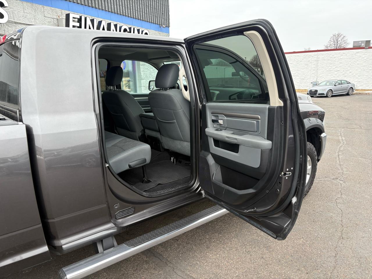 RAM 2500 4WD Mega Cab 160.5" Big Horn 2016