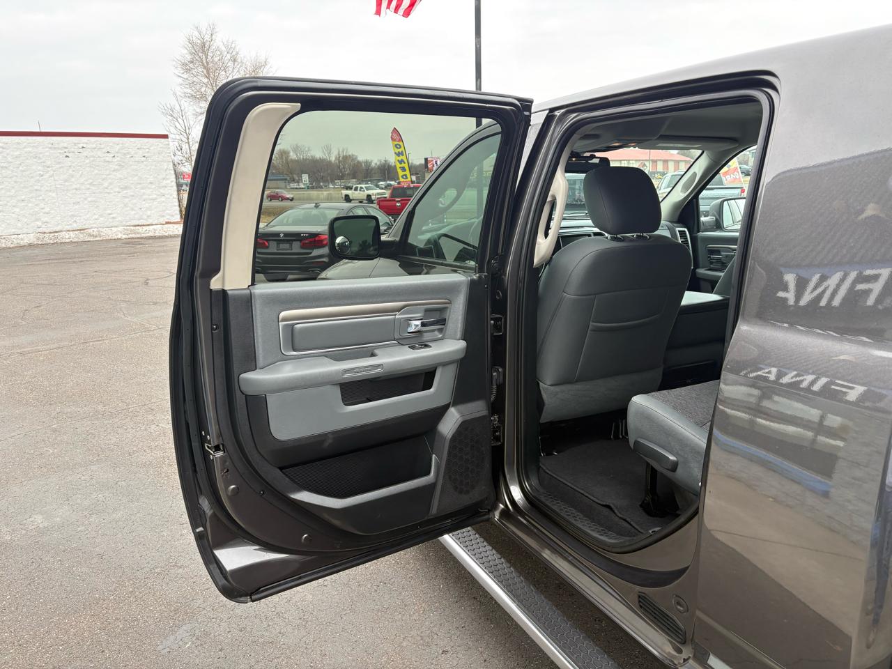 RAM 2500 4WD Mega Cab 160.5" Big Horn 2016