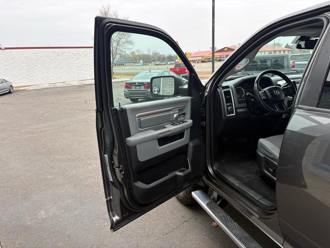 RAM 2500 4WD Mega Cab 160.5" Big Horn 2016