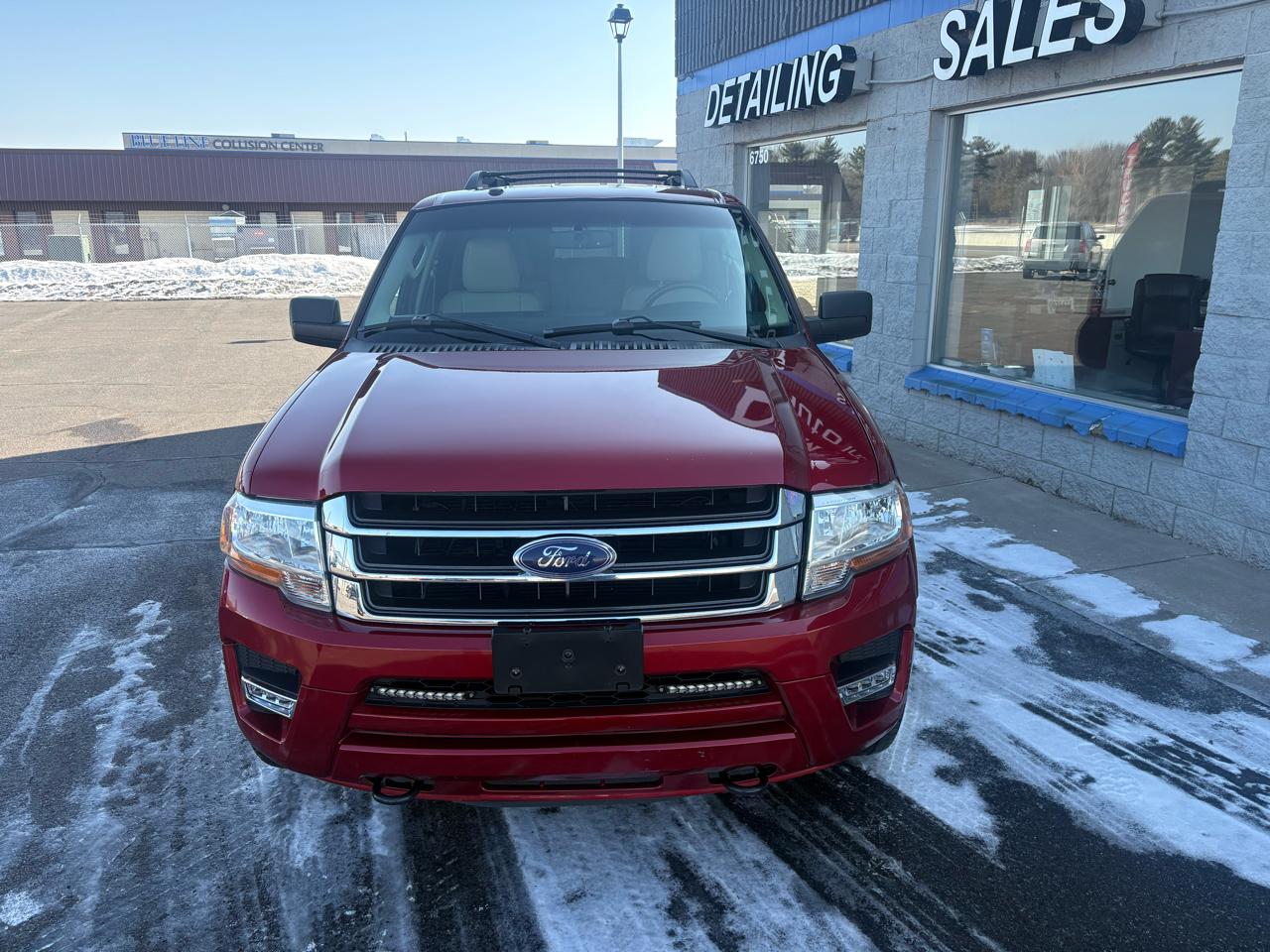 Ford Expedition 4dr XLT 4WD 2015