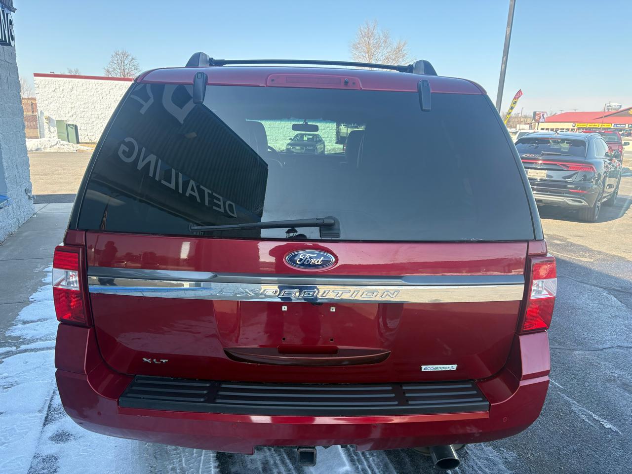 Ford Expedition 4dr XLT 4WD 2015