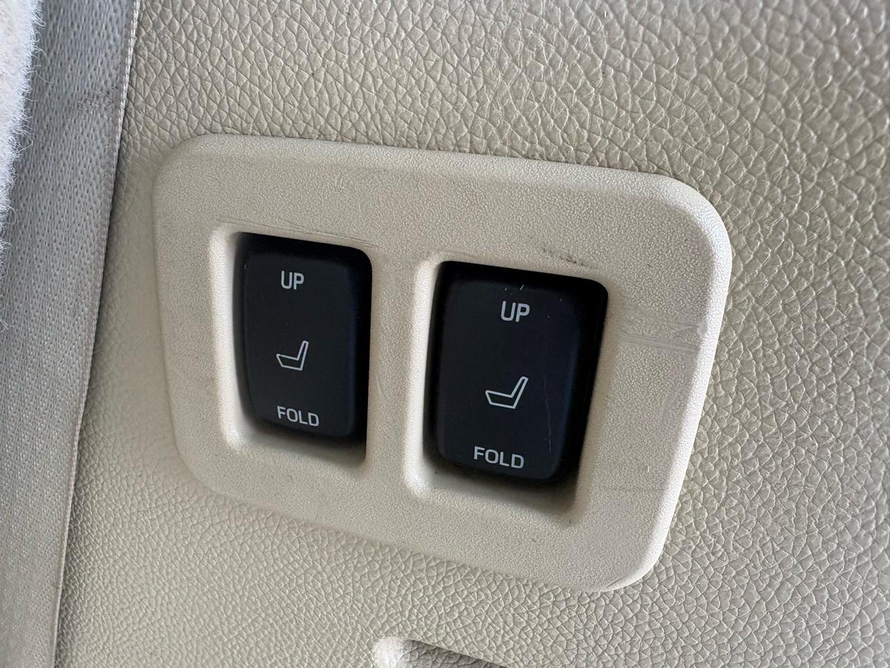 Ford Expedition 4dr XLT 4WD 2015