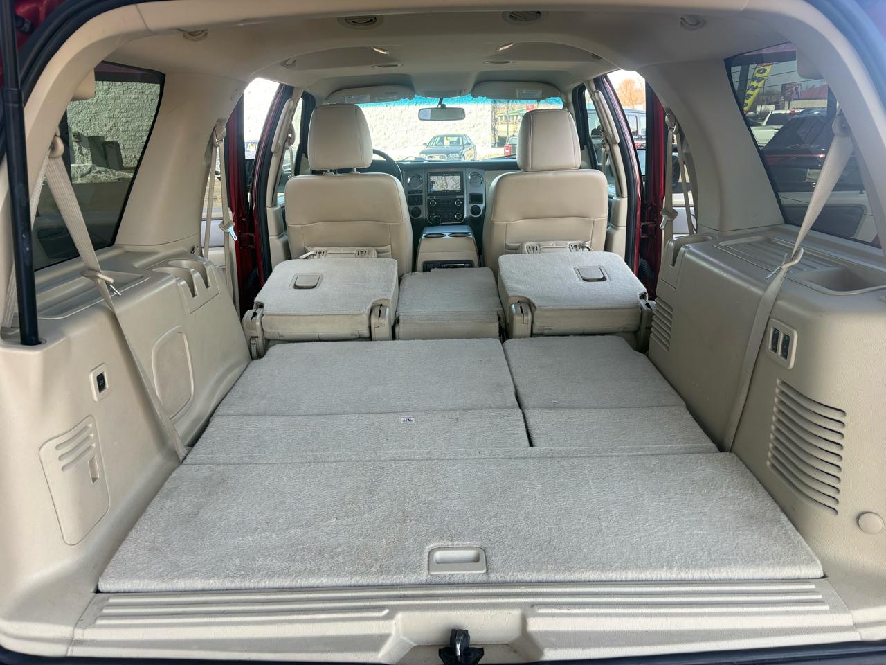 Ford Expedition 4dr XLT 4WD 2015