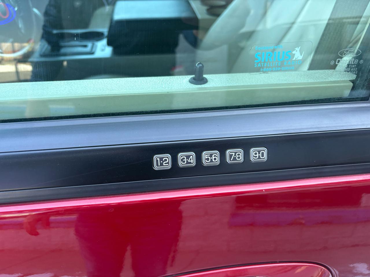 Ford Expedition 4dr XLT 4WD 2015