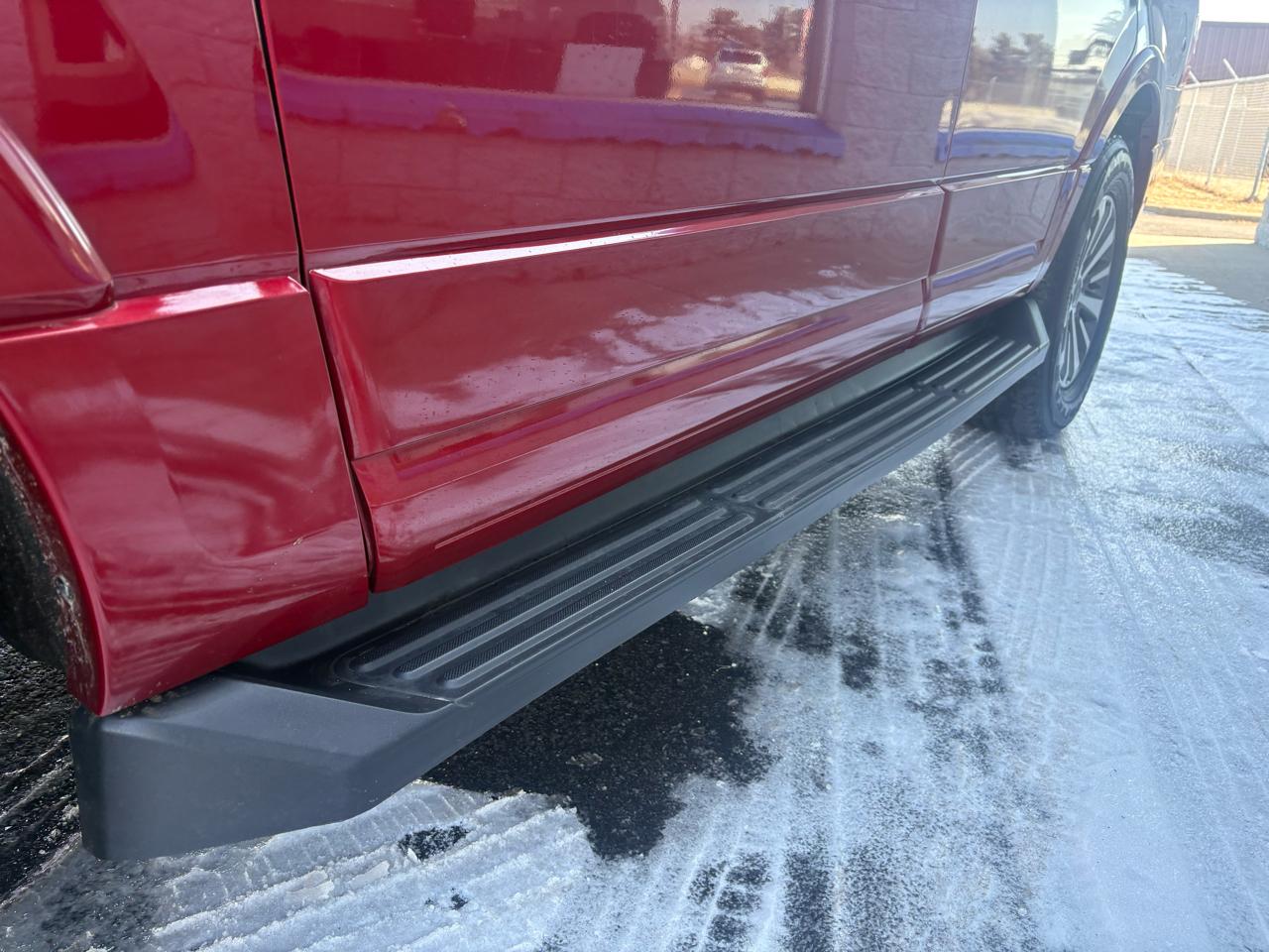 Ford Expedition 4dr XLT 4WD 2015