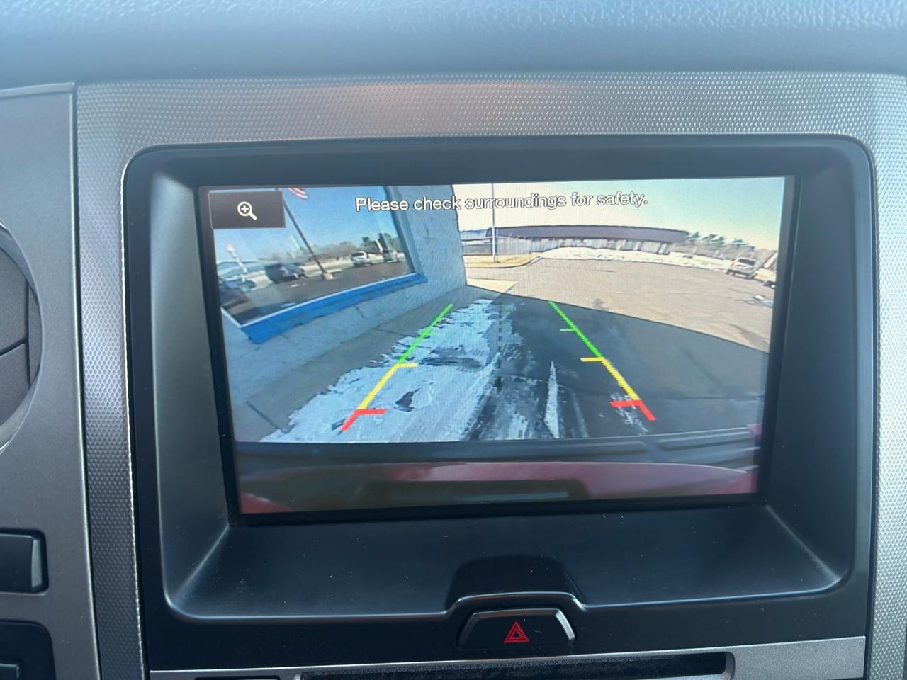 Ford Expedition 4dr XLT 4WD 2015