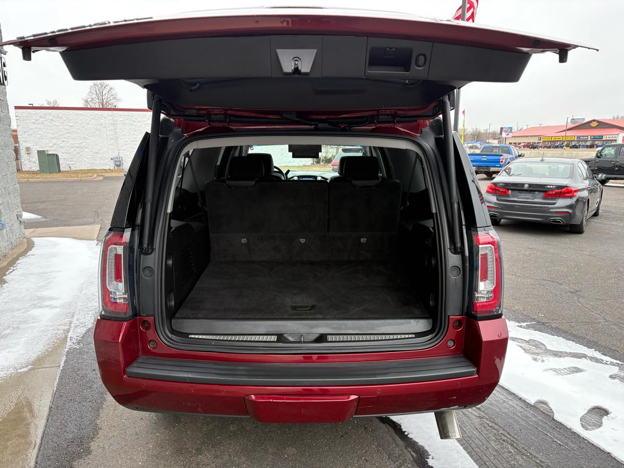 GMC Yukon XL 4WD 4dr SLT 2017