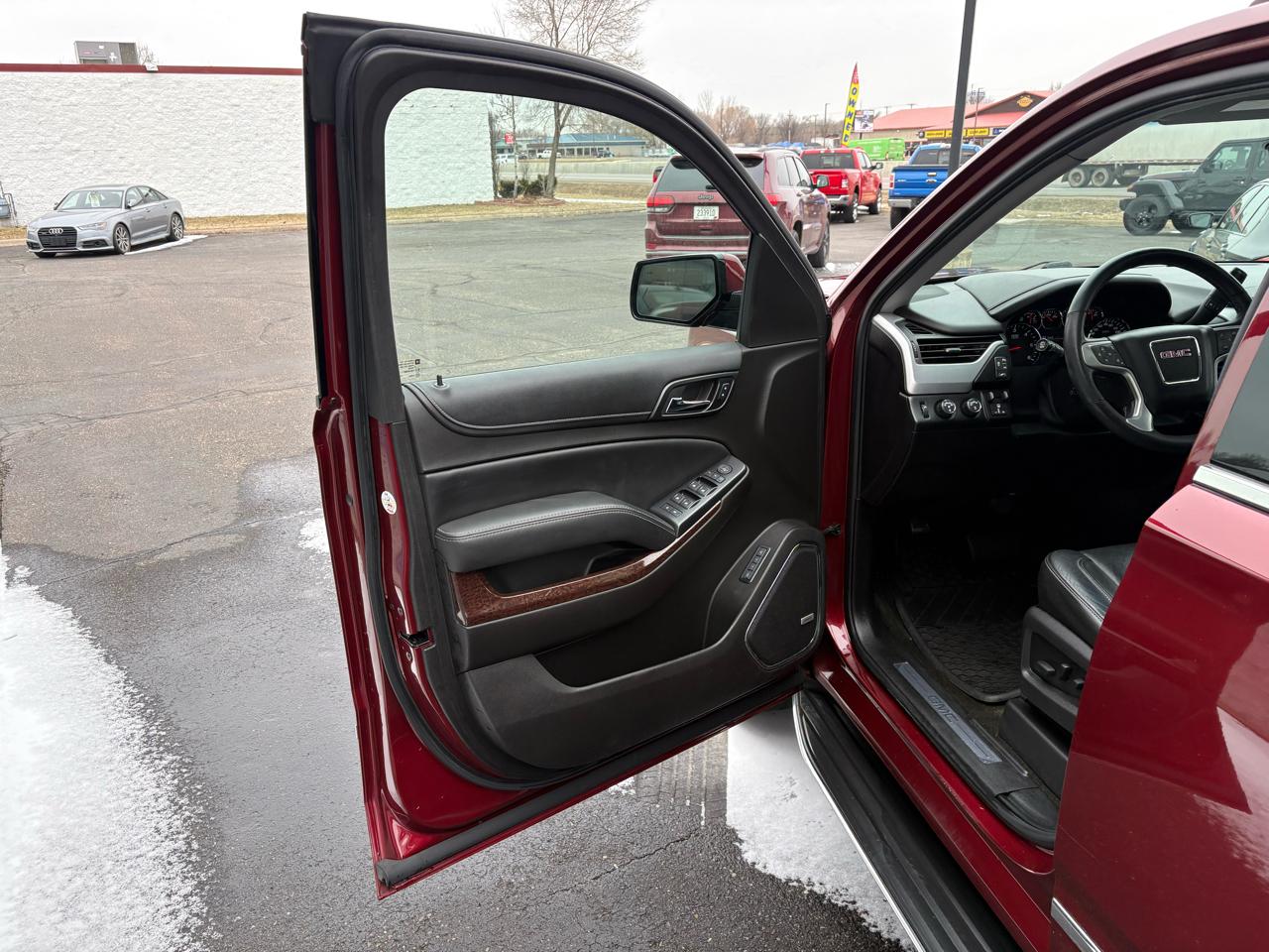 GMC Yukon XL 4WD 4dr SLT 2017