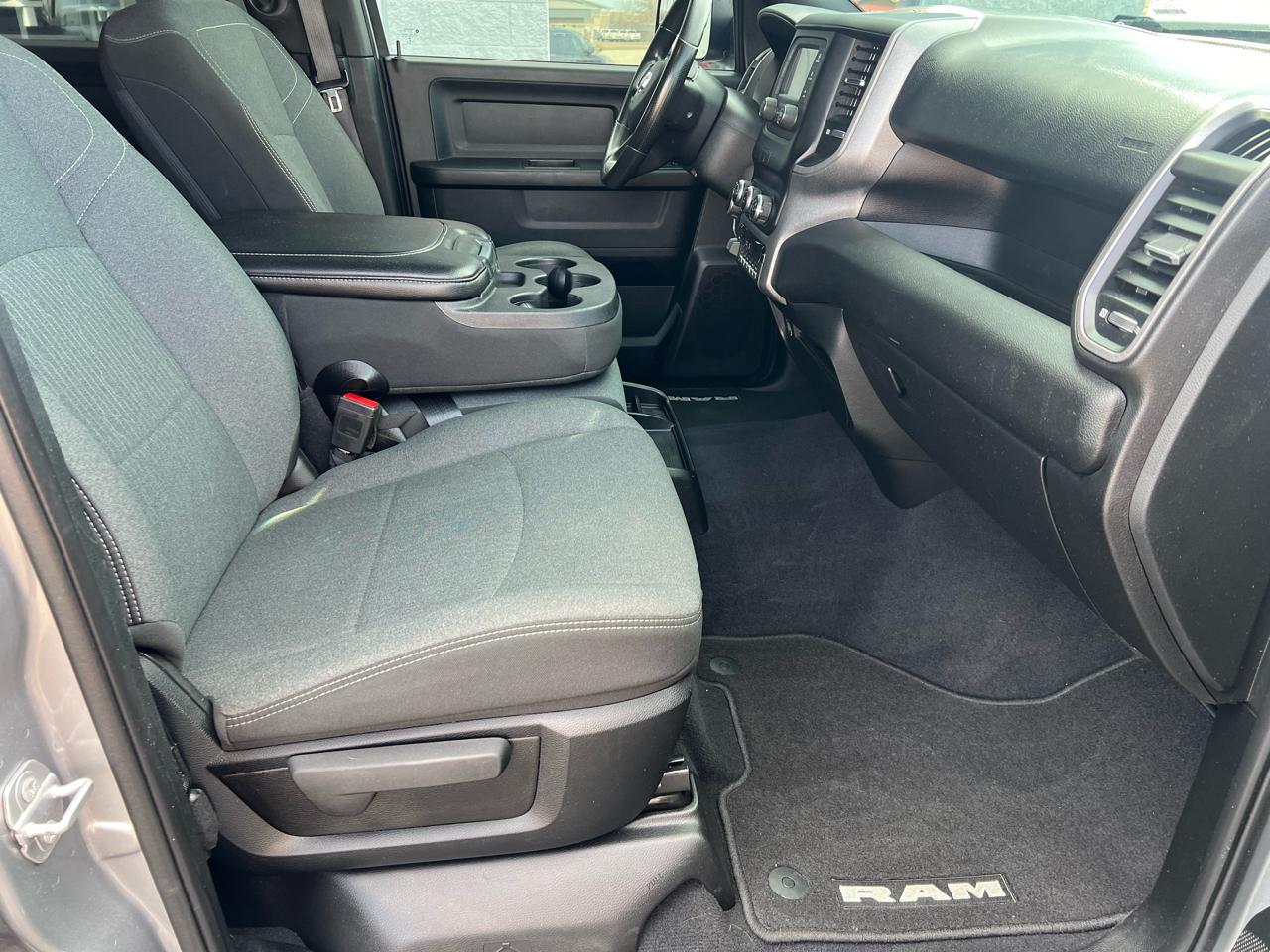 RAM 2500 Tradesman 4x4 Crew Cab 6'4" Box 2021