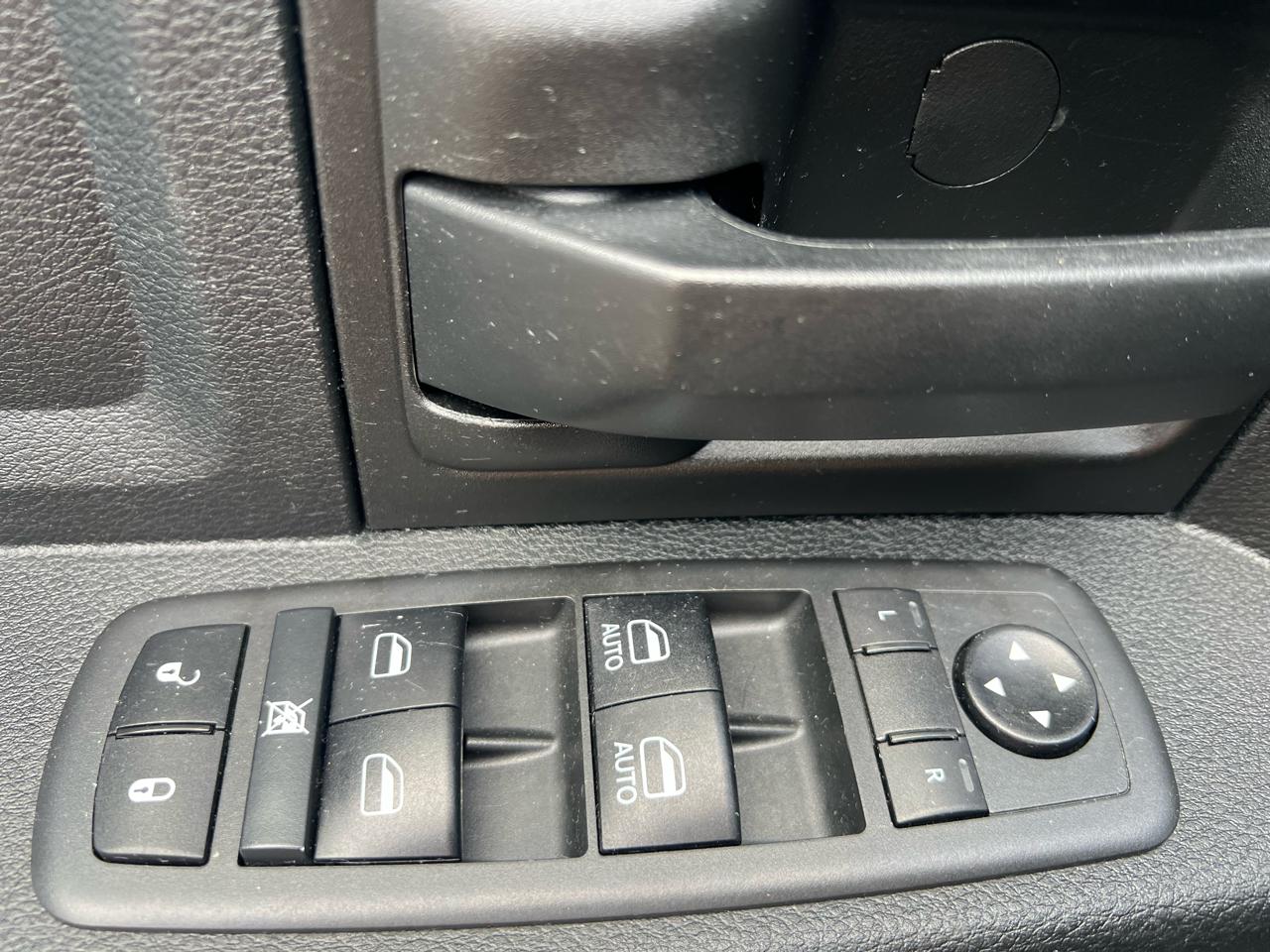 RAM 2500 Tradesman 4x4 Crew Cab 6'4" Box 2021