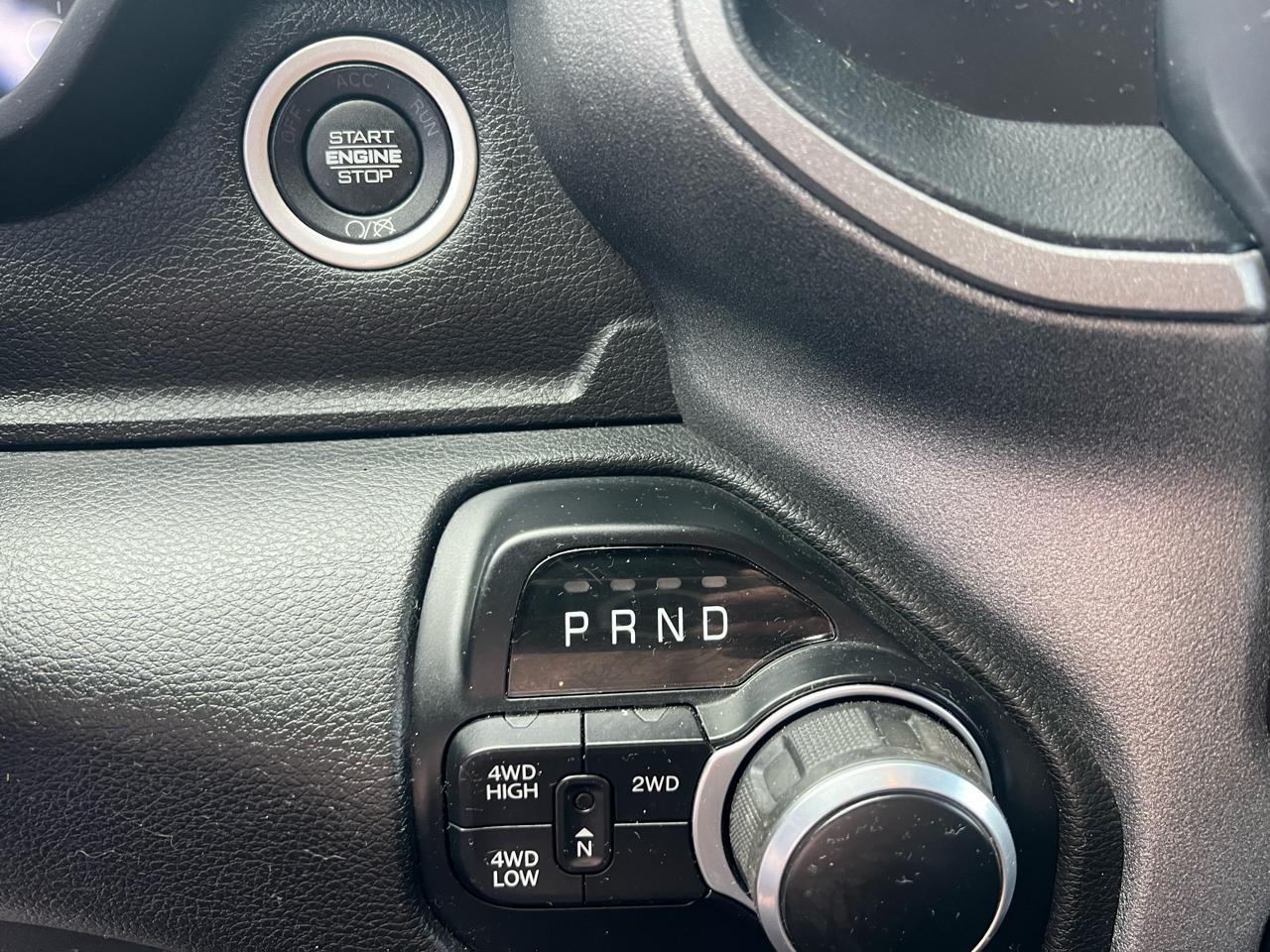 RAM 2500 Tradesman 4x4 Crew Cab 6'4" Box 2021