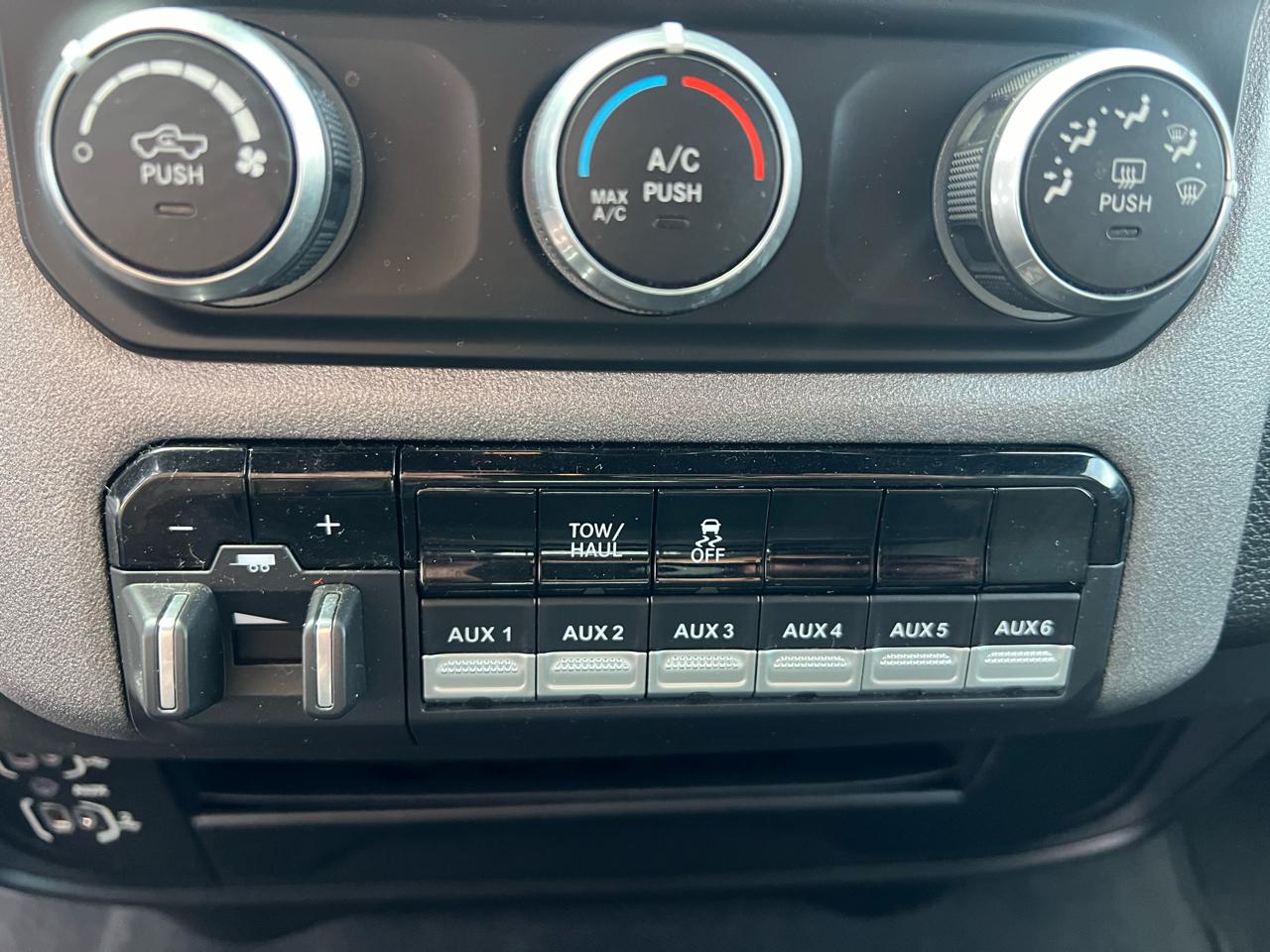 RAM 2500 Tradesman 4x4 Crew Cab 6'4" Box 2021