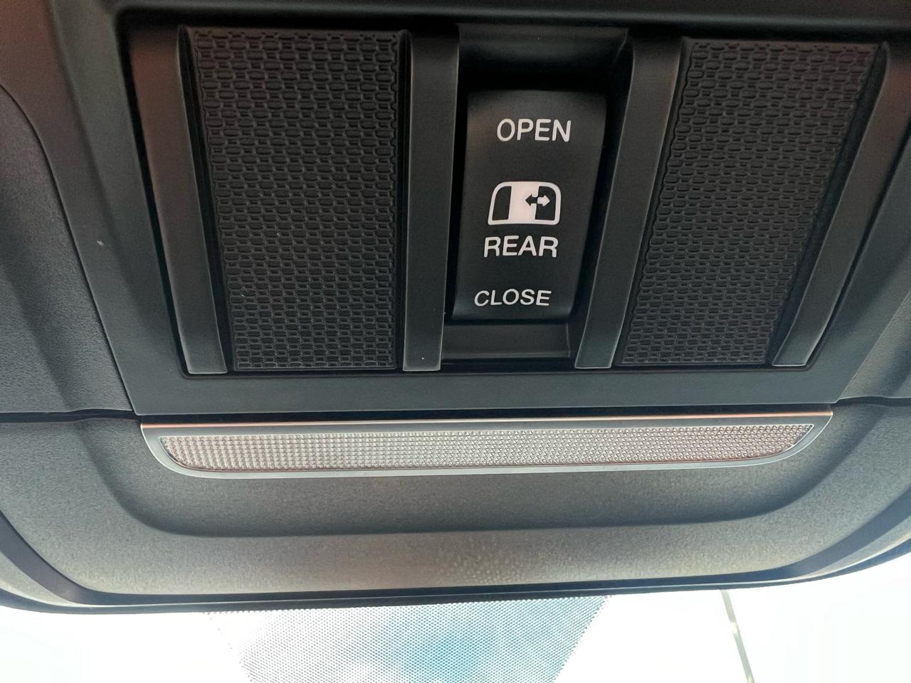 RAM 2500 Tradesman 4x4 Crew Cab 6'4" Box 2021