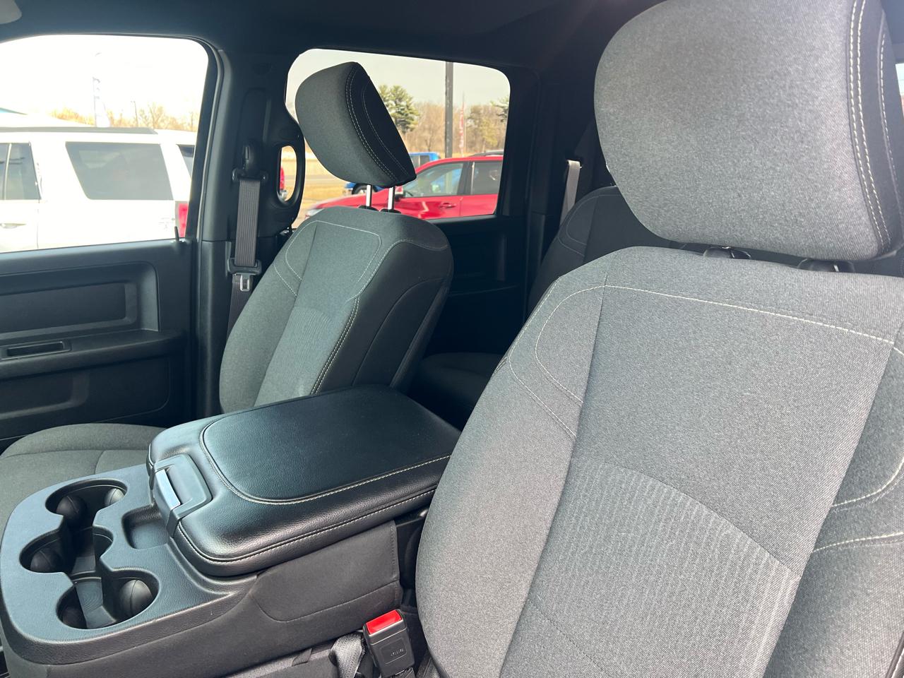 RAM 2500 Tradesman 4x4 Crew Cab 6'4" Box 2021