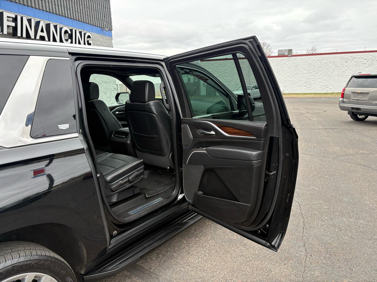 Cadillac Escalade ESV 4WD 4dr Premium Luxury 2023