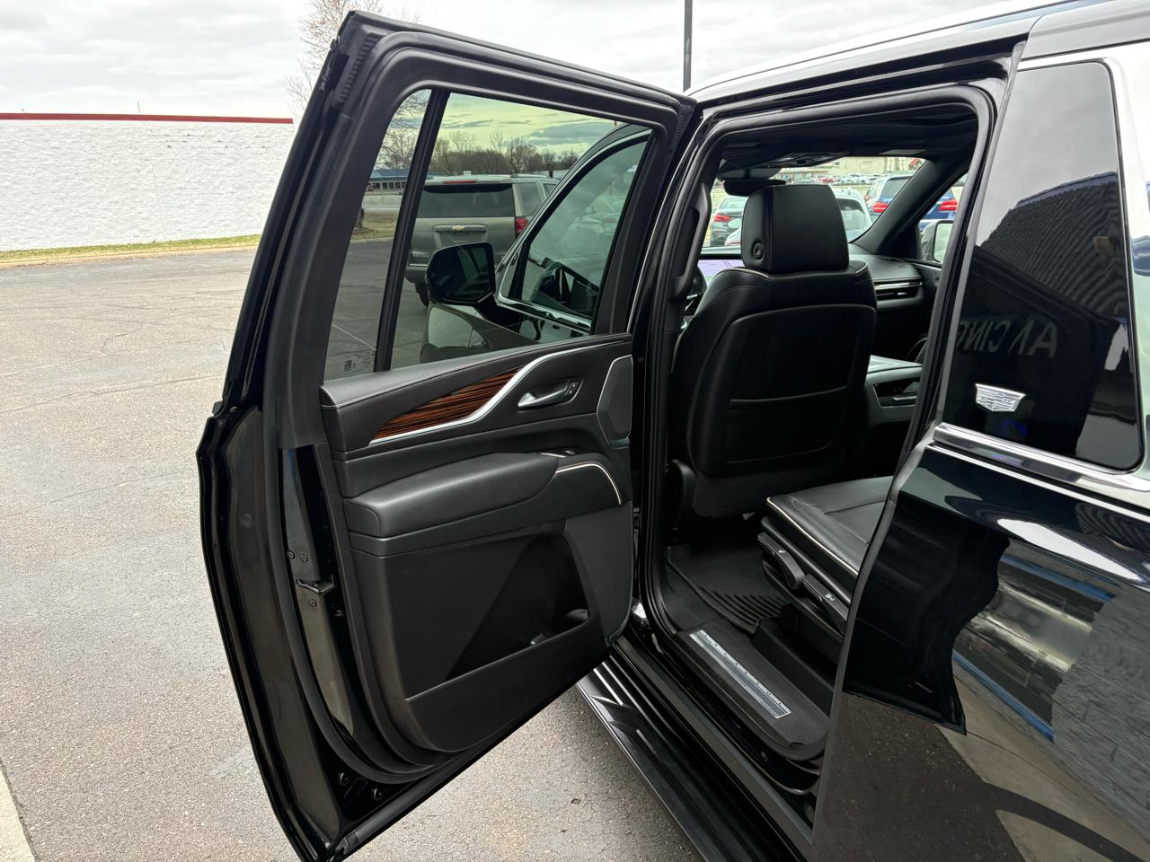 Cadillac Escalade ESV 4WD 4dr Premium Luxury 2023