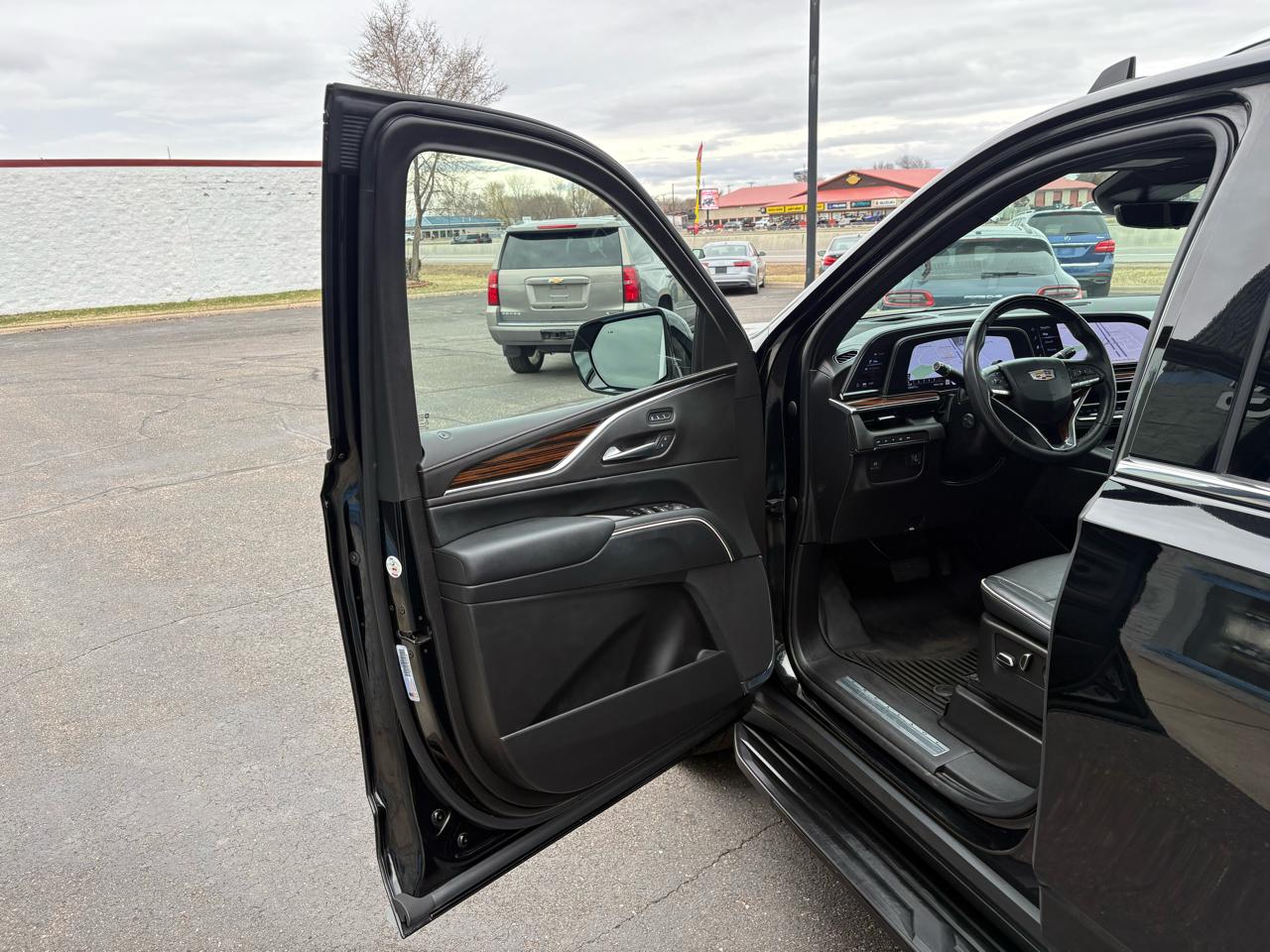 Cadillac Escalade ESV 4WD 4dr Premium Luxury 2023