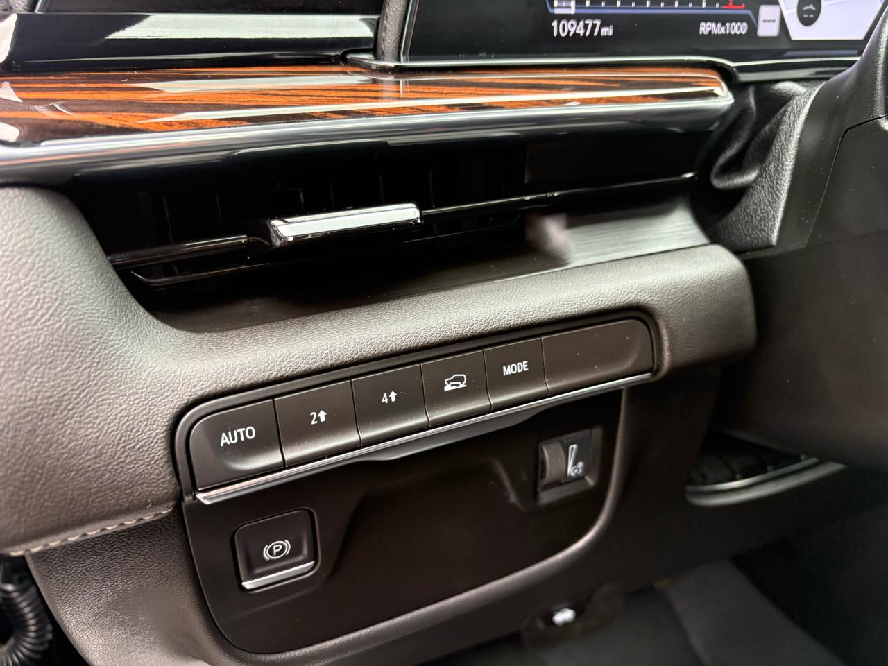 Cadillac Escalade ESV 4WD 4dr Premium Luxury 2023