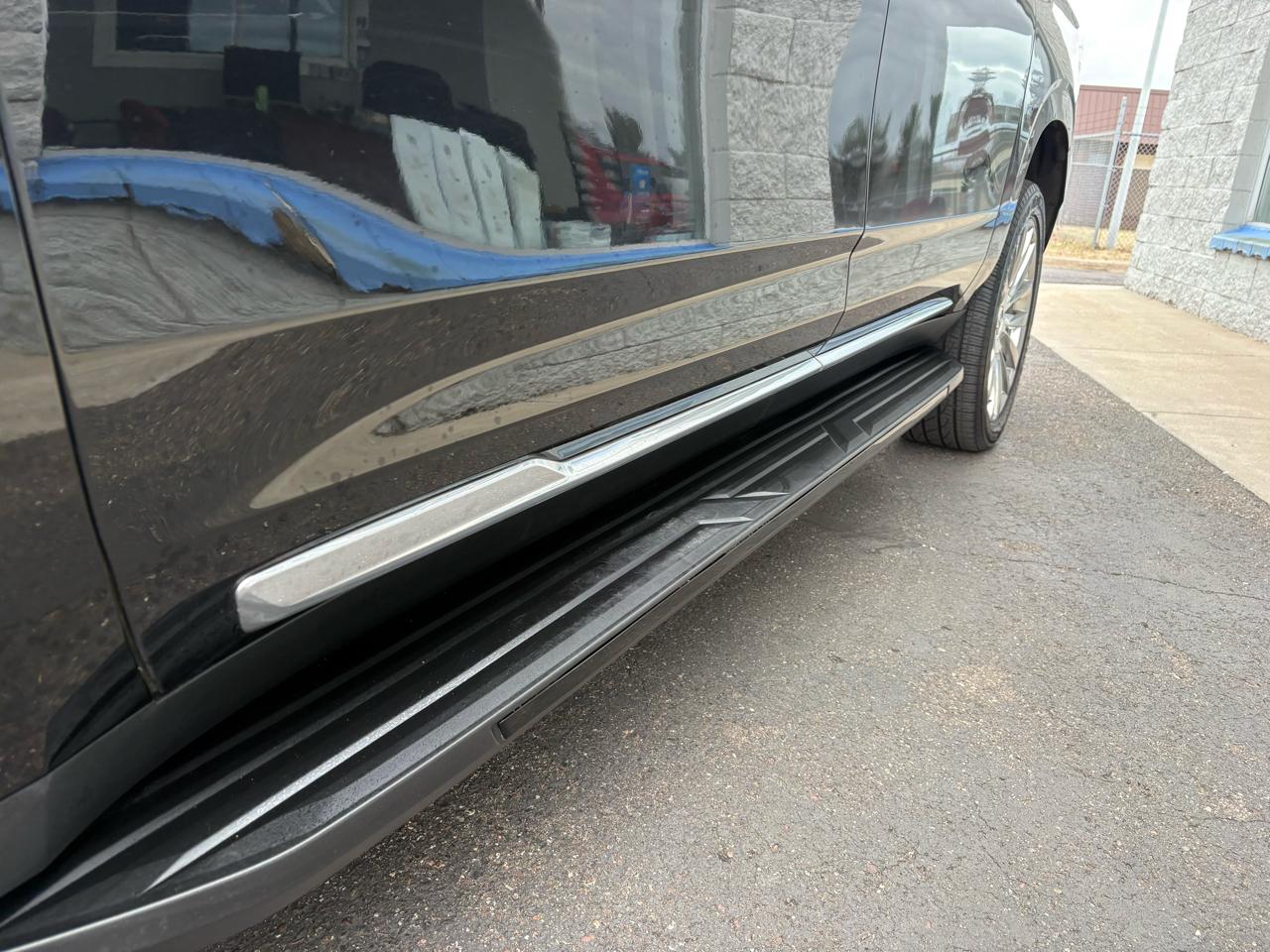 Cadillac Escalade ESV 4WD 4dr Premium Luxury 2023