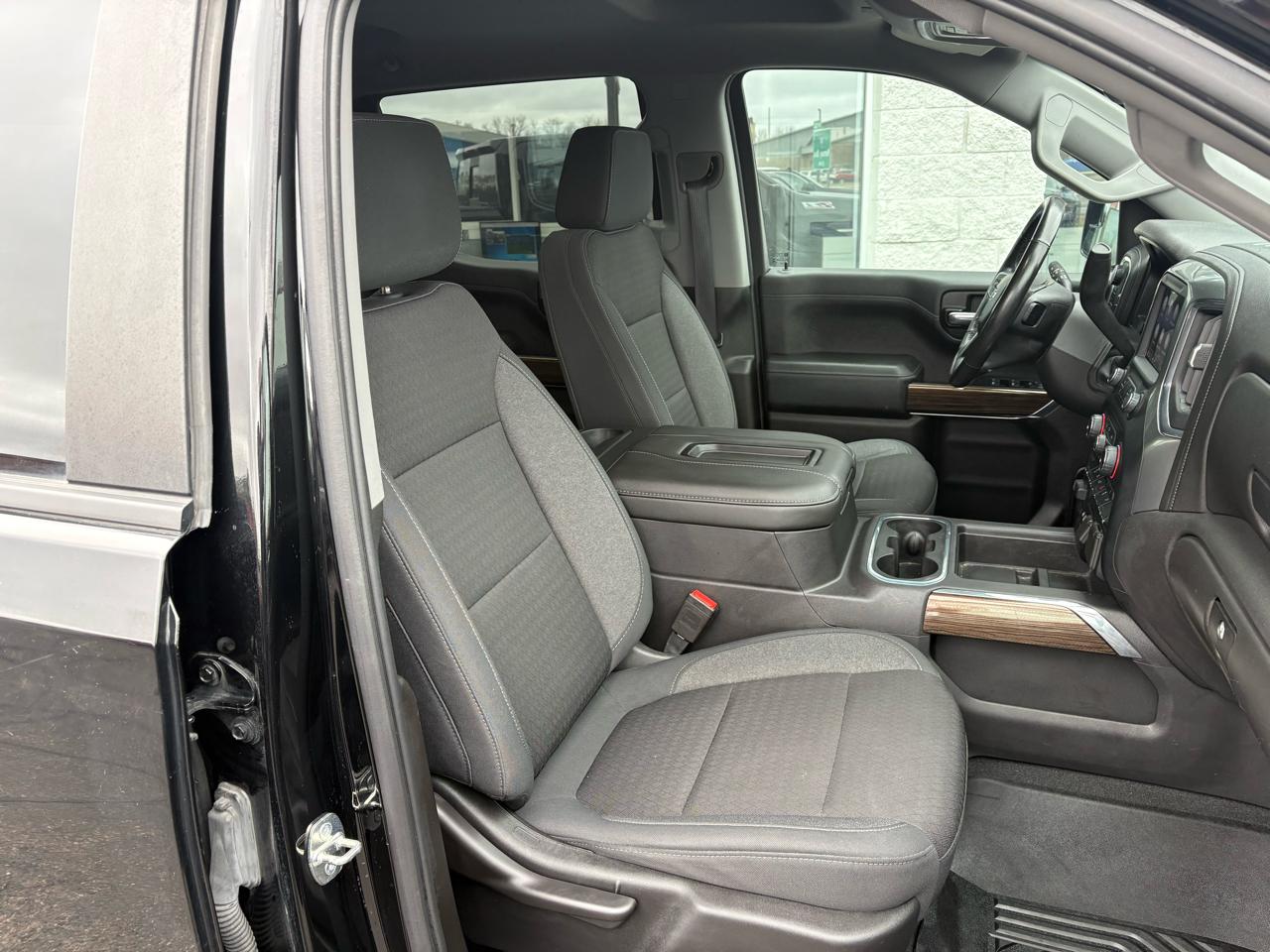 Chevrolet Silverado 1500 4WD Crew Cab 147" RST 2020