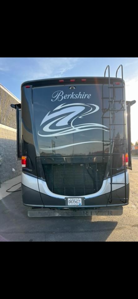 Forest River Berkshire  2011